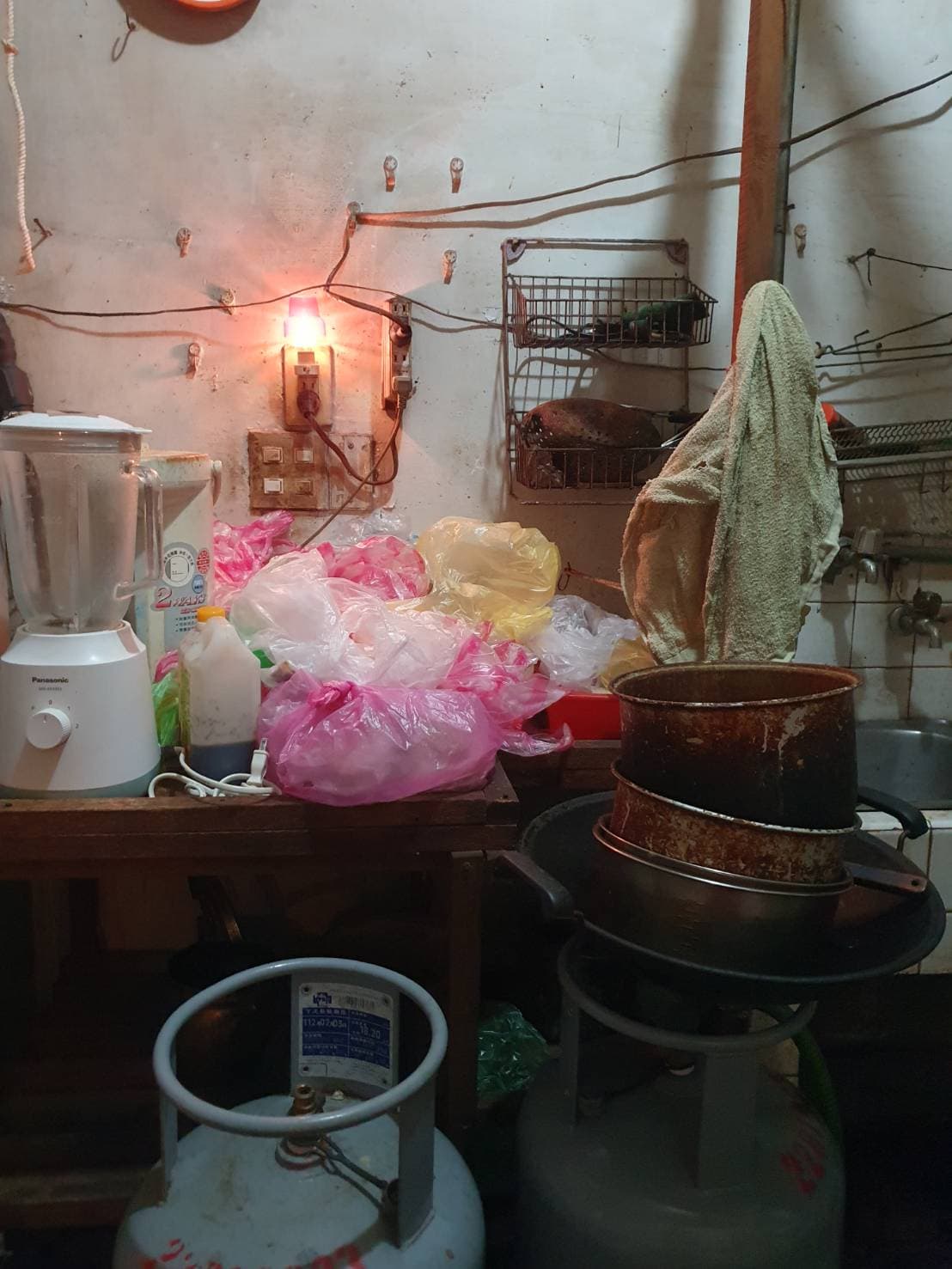 淨化前 — 物品堆積