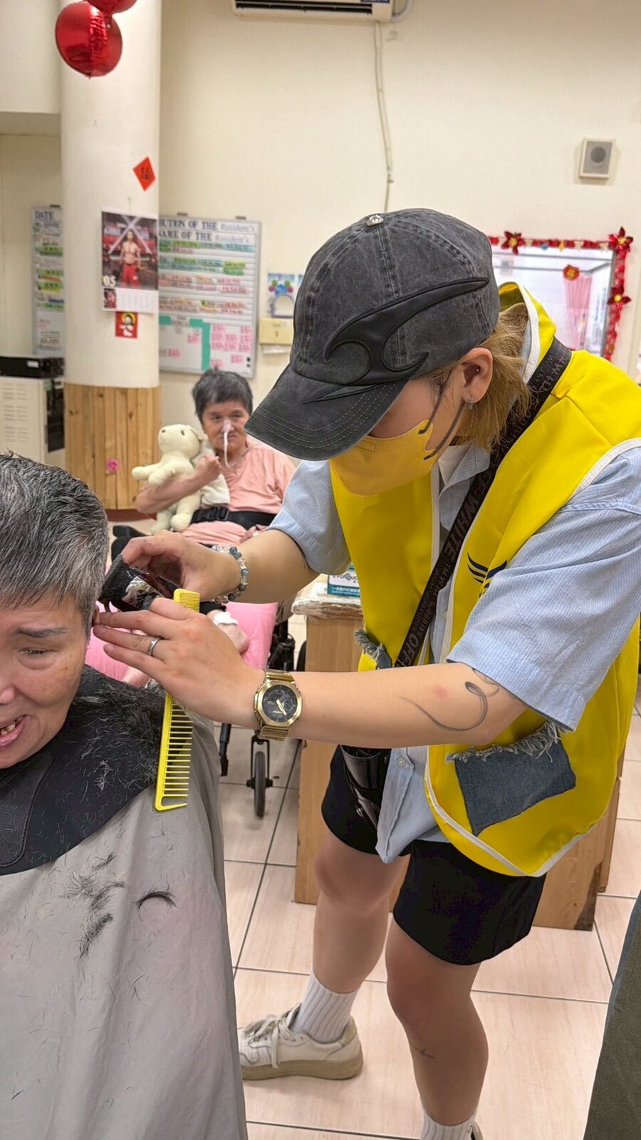 一刀一刀，把「被在意」重新還給長輩