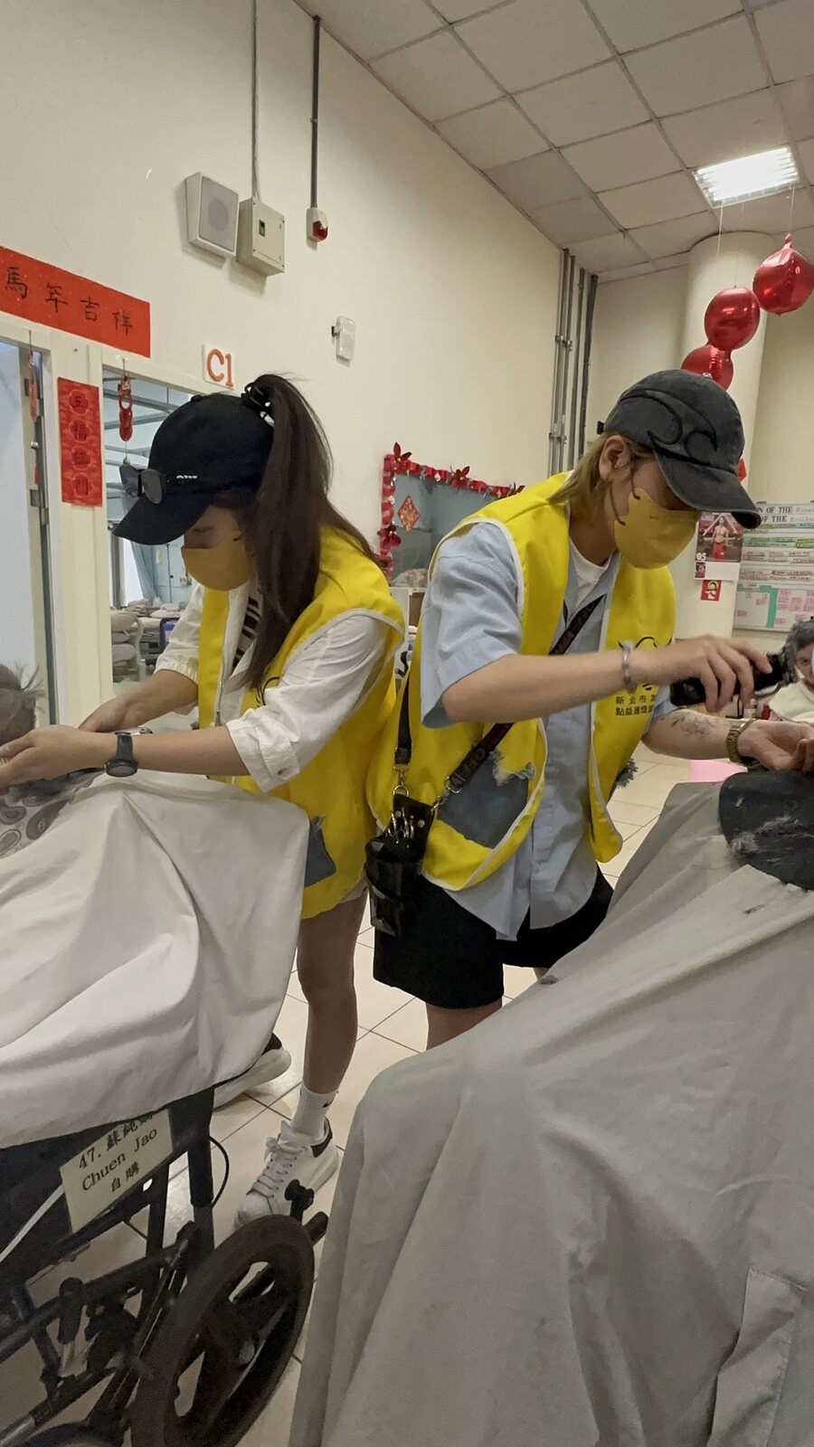 多組志工同時上工，長輩不用久等